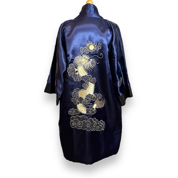 Stunning Vintage Reversible Satin Robe - Picture 5 of 6